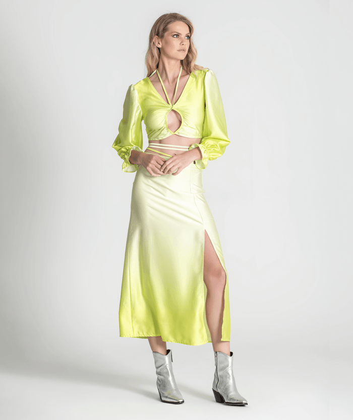 BLUSA COM LAÇO AJUSTÁVEL
