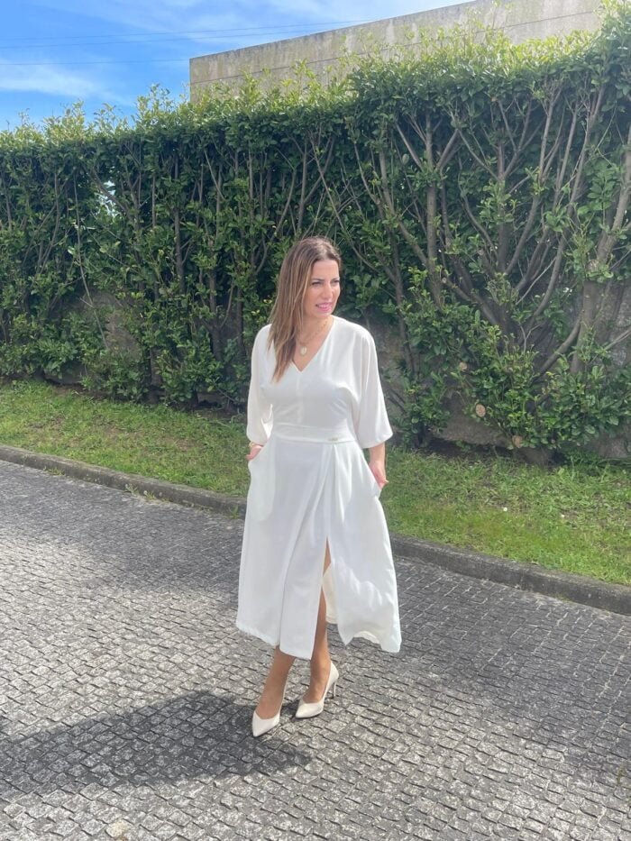 VESTIDO COM DECOTE EM V