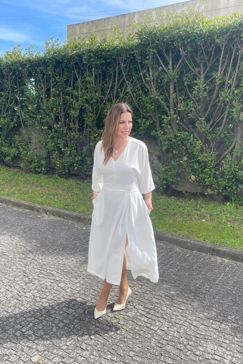 VESTIDO COM DECOTE EM V