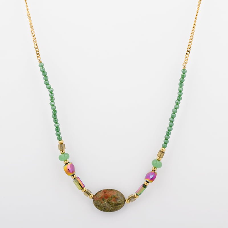 COLAR COM PÉROLAS RUSTICAS