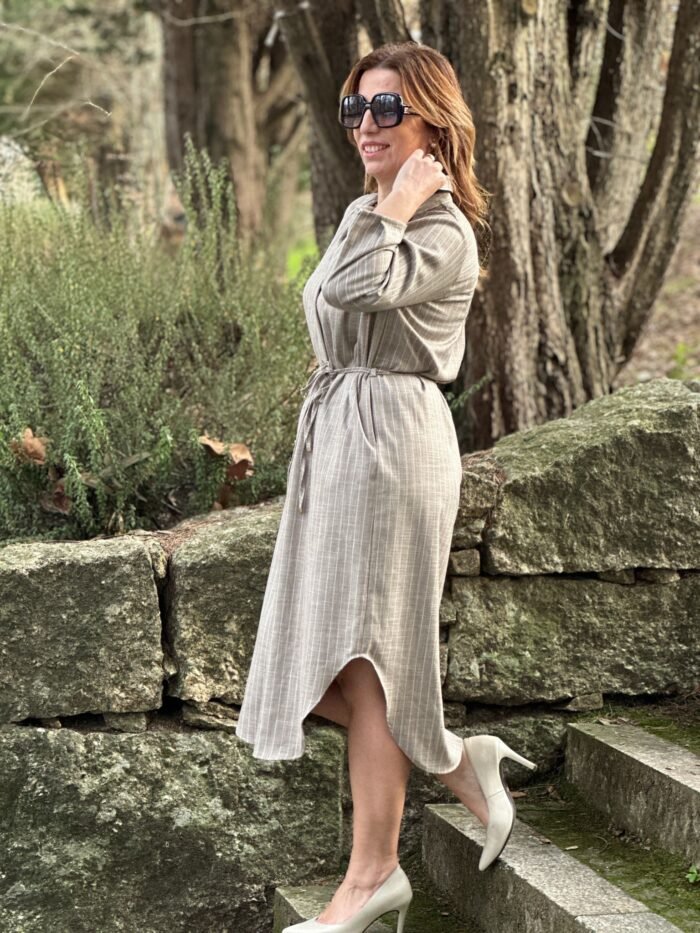 VESTIDO MIDI COM DETALHE DE LINHA - Image 2
