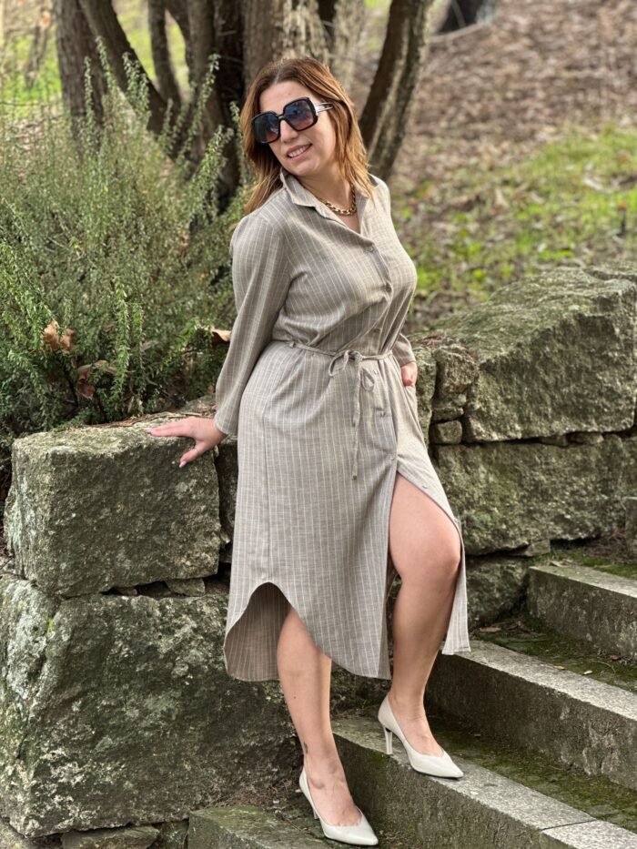 VESTIDO MIDI COM DETALHE DE LINHA