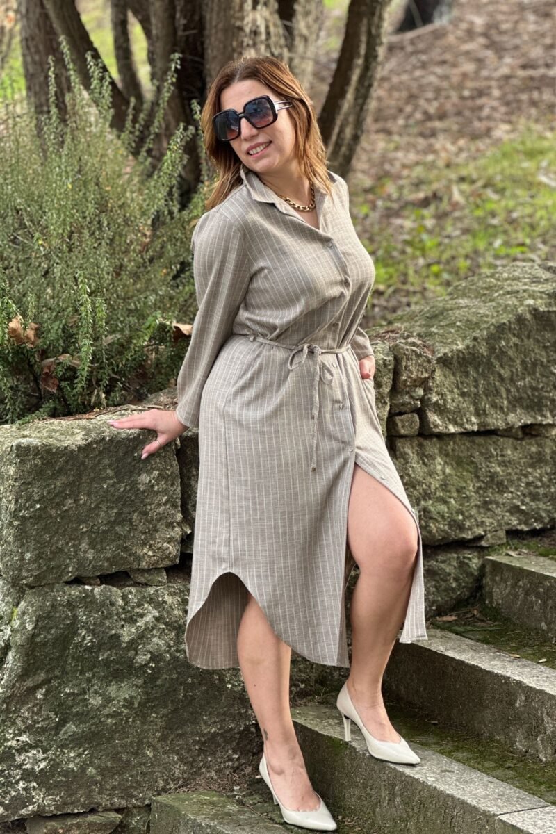 VESTIDO MIDI COM DETALHE DE LINHA