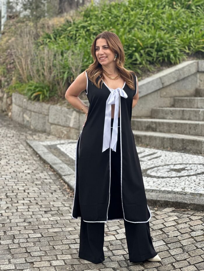 COLETE COMPRIDO COM LAÇO E CONTRASTE