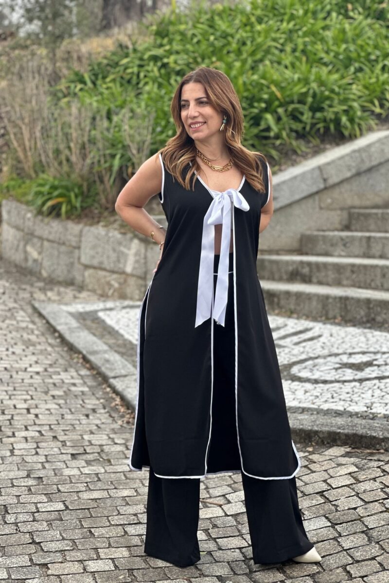 COLETE COMPRIDO COM LAÇO E CONTRASTE