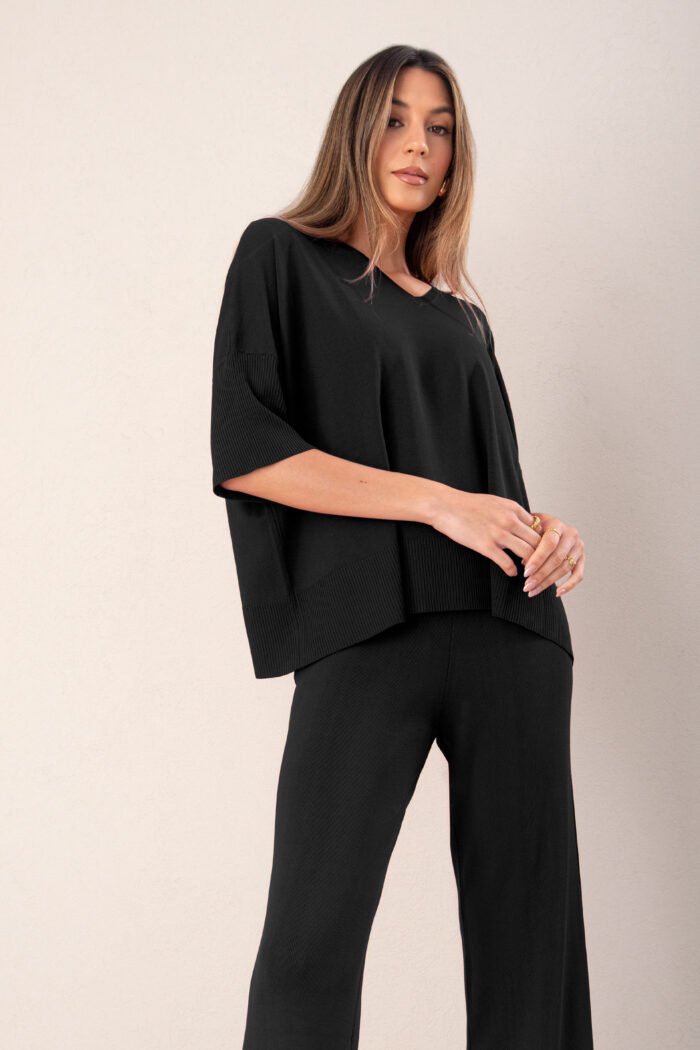 CONJUNTO DE CAMISOLA E CALÇA DE MALHA