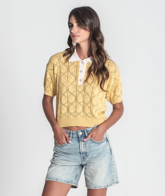 POLO PERFURADO COM GOLA