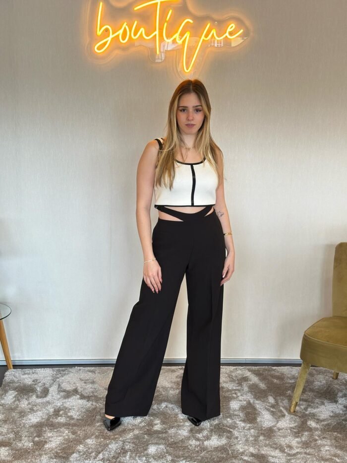 CALÇA CLÁSSICA WIDE LEG COM PORMENOR DE TIRA - Image 2