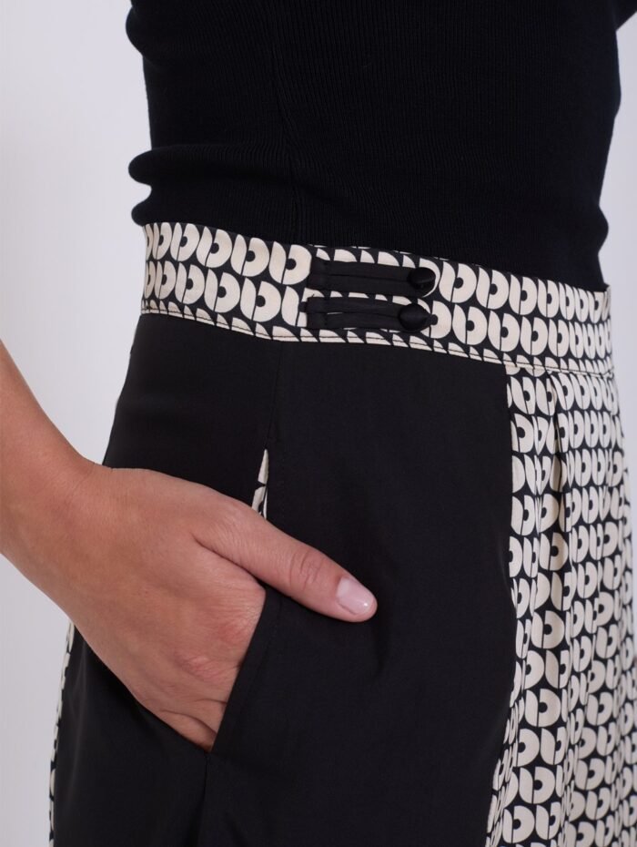 CALÇA CROPPED ACETINADA ESTAMPADA - Image 4