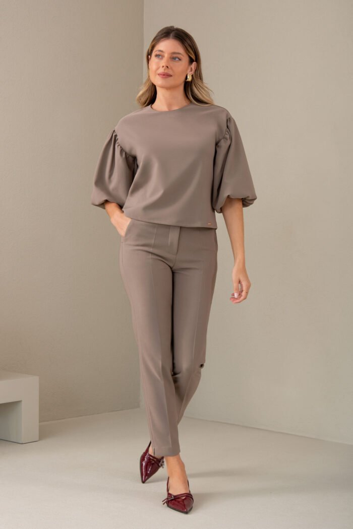 CALÇA CLÁSSICA COM CINTO ELÁSTICO