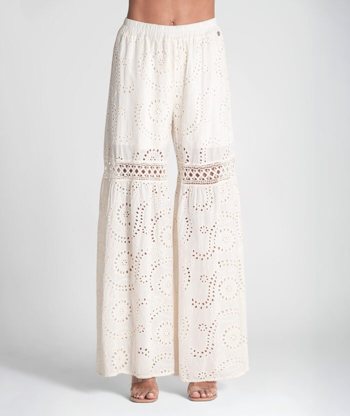 CALÇA COM BORDADO INGLÊS - Image 2