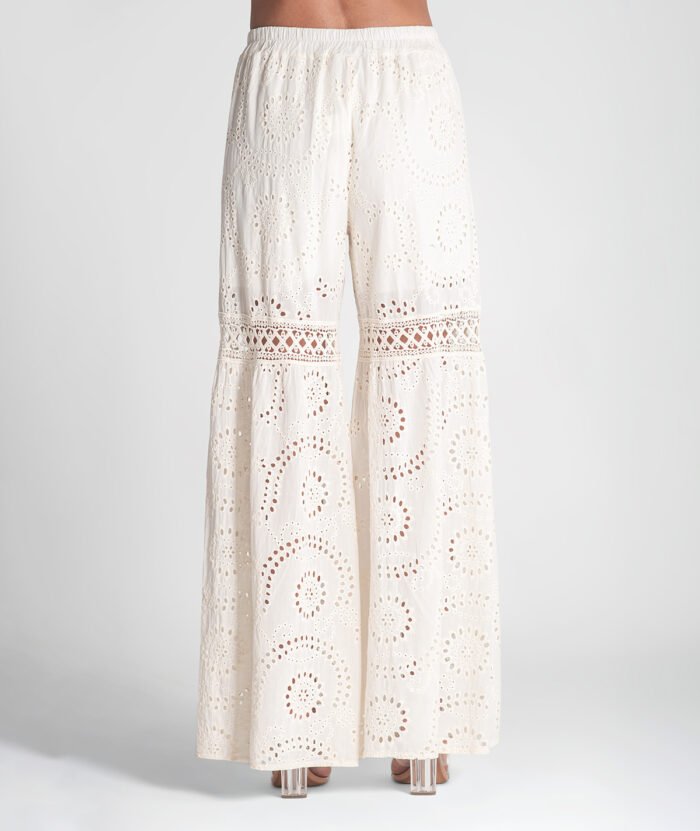 CALÇA COM BORDADO INGLÊS - Image 4