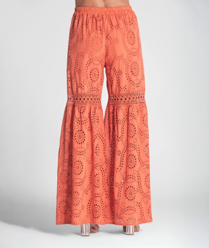CALÇA COM BORDADO INGLÊS - Image 4