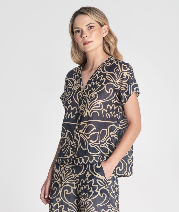 BLUSA COM ESTAMPA FLORAL